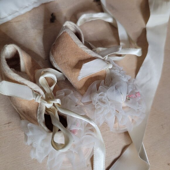 Vintage Baby Christening Baptism Clothes Lot 8 Pcs Plus Gift Box 60s 70s Retro - Picture 5 of 16